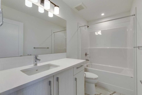 646 Rangeview Street Se, Calgary, AB - Indoor Photo Showing Bathroom