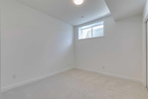 646 Rangeview Street Se, Calgary, AB - Indoor Photo Showing Other Room
