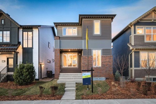 906 Chinook Winds Meadow SW Airdrie, AB T4B 5P7