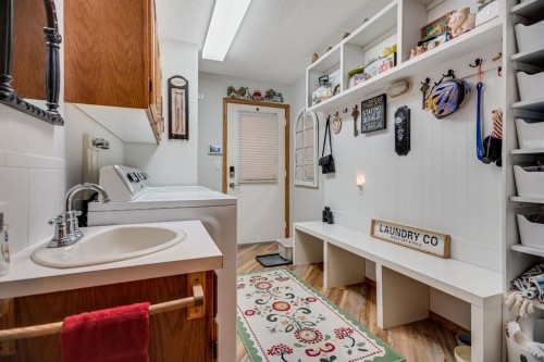 607 9 Street Se, High River, AB - Indoor Photo Showing Laundry Room