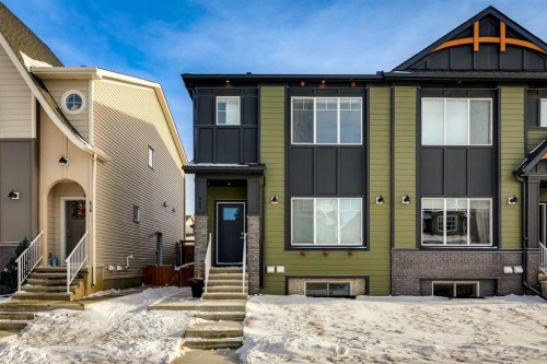 642 Rangeview Street Se, Calgary, AB - Outdoor With Facade