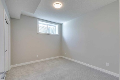 642 Rangeview Street Se, Calgary, AB - Indoor Photo Showing Other Room