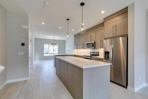 642 Rangeview Street Se, Calgary, AB - Indoor Photo Showing Kitchen With Stainless Steel Kitchen With Upgraded Kitchen