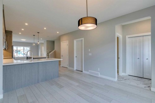 642 Rangeview Street Se, Calgary, AB - Indoor