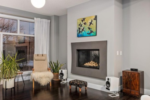 2915 17 Street Sw, Calgary, AB - Indoor Photo Showing Living Room With Fireplace