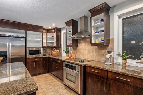 2915 17 Street Sw, Calgary, AB - Indoor Photo Showing Kitchen With Stainless Steel Kitchen With Upgraded Kitchen