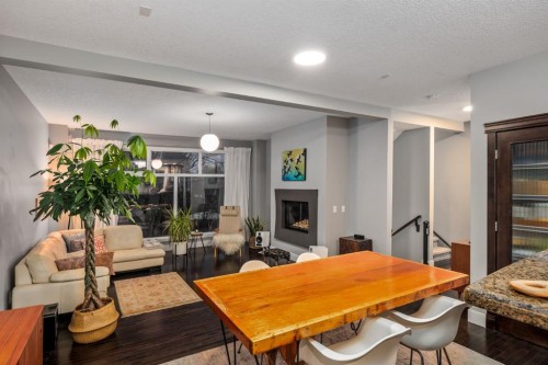 2915 17 Street Sw, Calgary, AB - Indoor