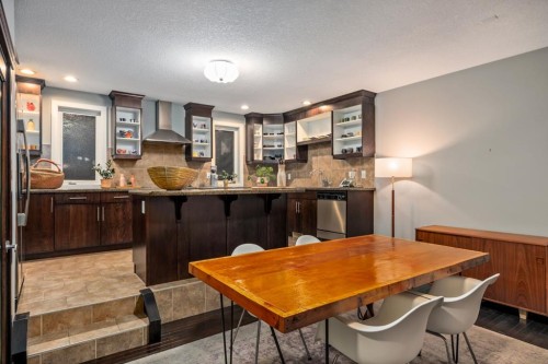 2915 17 Street Sw, Calgary, AB - Indoor