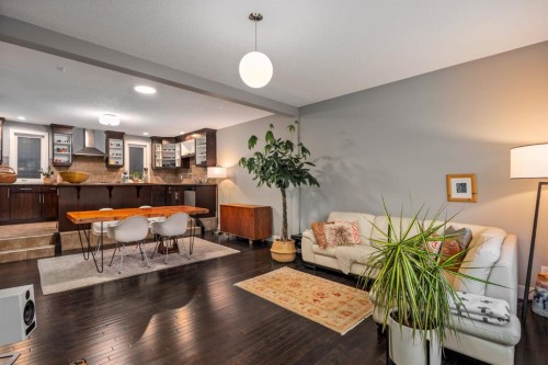 2915 17 Street Sw, Calgary, AB - Indoor