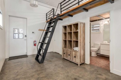 648 Mcdougall Road Ne, Calgary, AB - Indoor Photo Showing Other Room