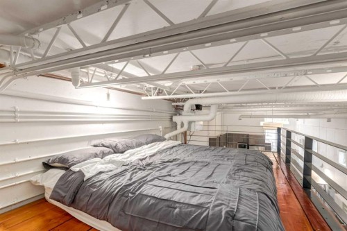 648 Mcdougall Road Ne, Calgary, AB - Indoor Photo Showing Garage