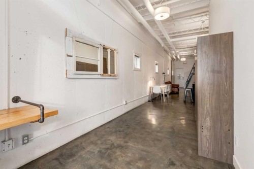 648 Mcdougall Road Ne, Calgary, AB - Indoor Photo Showing Other Room