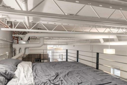 648 Mcdougall Road Ne, Calgary, AB - Indoor Photo Showing Garage