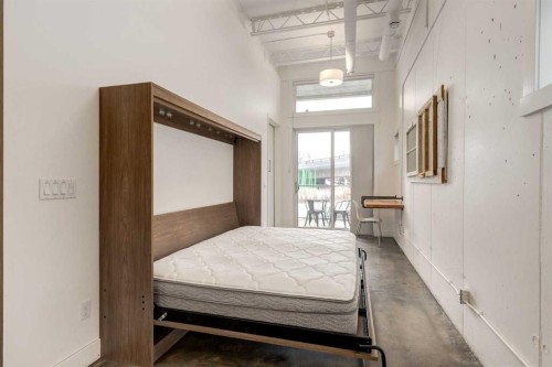 648 Mcdougall Road Ne, Calgary, AB - Indoor Photo Showing Bedroom