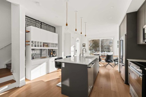 1940 Bowness Road Nw, Calgary, AB - Indoor Photo Showing Kitchen With Upgraded Kitchen