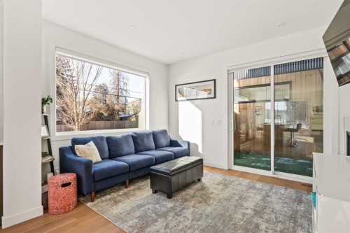 1940 Bowness Road Nw, Calgary, AB - Indoor Photo Showing Living Room