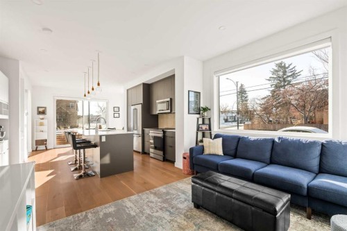 1940 Bowness Road Nw, Calgary, AB - Indoor Photo Showing Living Room