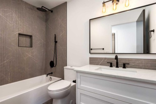 58 Edgevalley Close Nw, Calgary, AB - Indoor Photo Showing Bathroom