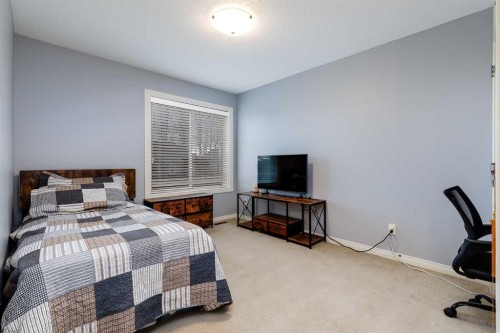 47 Tuscany Estates Close Nw, Calgary, AB - Indoor Photo Showing Bedroom