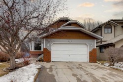 31 Scenic Hill Close NW Calgary, AB T3L 1P2