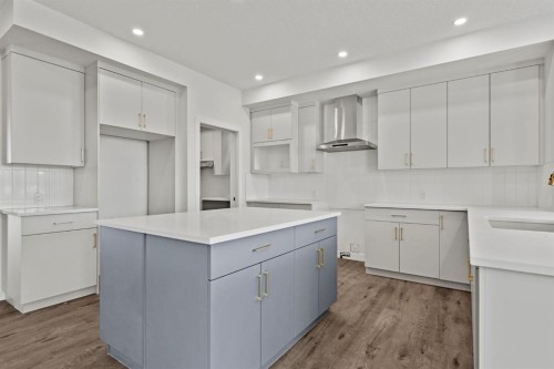 2220 Lancaster Heights Se, Airdrie, AB - Indoor Photo Showing Kitchen