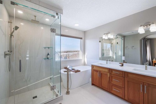 98 Tuscany Estates Crescent Nw, Calgary, AB - Indoor Photo Showing Bathroom