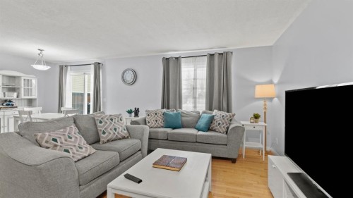 158 Covemeadow Road Ne, Calgary, AB - Indoor Photo Showing Living Room