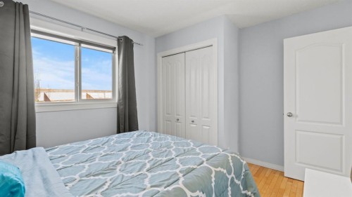 158 Covemeadow Road Ne, Calgary, AB - Indoor Photo Showing Bedroom