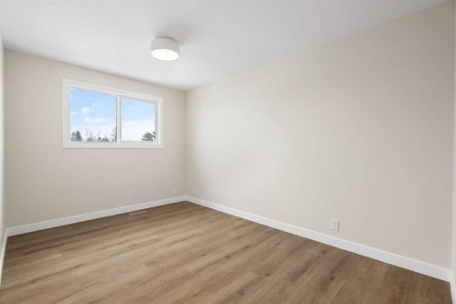 248 Madeira Place Ne, Calgary, AB - Indoor Photo Showing Other Room