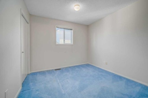 222 Diamond Court Se, Calgary, AB - Indoor Photo Showing Other Room