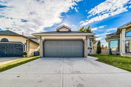 222 Diamond Court Se, Calgary, AB - Outdoor
