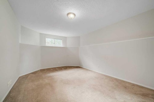 222 Diamond Court Se, Calgary, AB - Indoor Photo Showing Other Room
