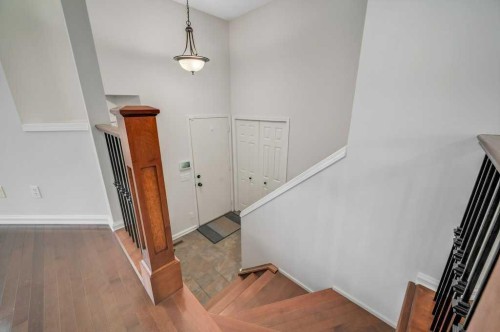 222 Diamond Court Se, Calgary, AB - Indoor Photo Showing Other Room