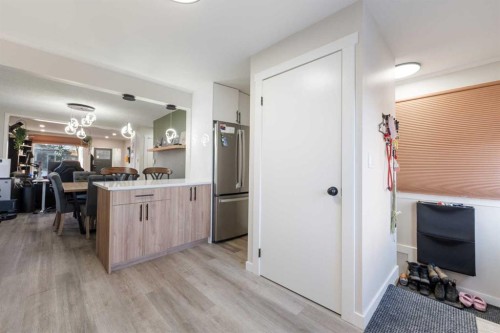 4608 70 Street Nw, Calgary, AB 