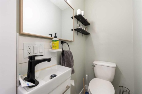 4608 70 Street Nw, Calgary, AB 