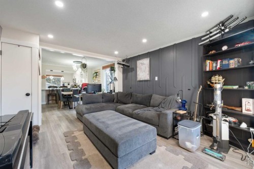 4608 70 Street Nw, Calgary, AB 