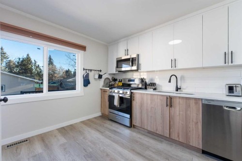 4608 70 Street Nw, Calgary, AB 