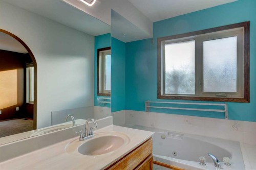 184 Riverbend Drive Se, Calgary, AB - Indoor Photo Showing Bathroom