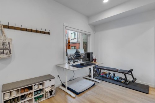 213 Greenbriar Common Nw, Calgary, AB - Indoor