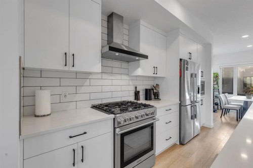 213 Greenbriar Common Nw, Calgary, AB - Indoor Photo Showing Kitchen With Stainless Steel Kitchen With Upgraded Kitchen