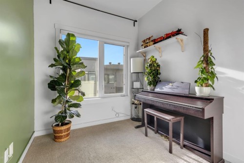 213 Greenbriar Common Nw, Calgary, AB - Indoor Photo Showing Other Room