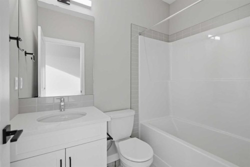 51 Belvedere Crescent Se, Calgary, AB - Indoor Photo Showing Bathroom