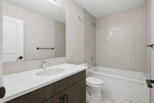 51 Belvedere Crescent Se, Calgary, AB - Indoor Photo Showing Bathroom