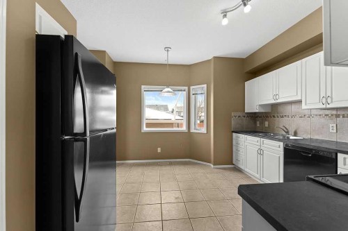 215 Strathcona Circle, Strathmore, AB - Indoor Photo Showing Kitchen With Double Sink