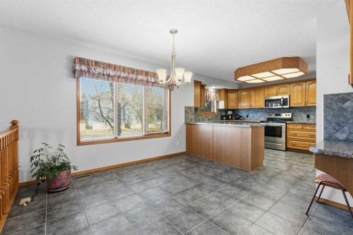 531 Sierra Morena Court Sw, Calgary, AB - Indoor Photo Showing Kitchen