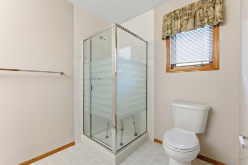 531 Sierra Morena Court Sw, Calgary, AB - Indoor Photo Showing Bathroom