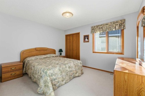531 Sierra Morena Court Sw, Calgary, AB - Indoor Photo Showing Bedroom