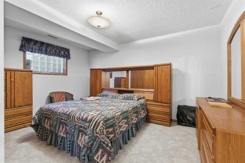 531 Sierra Morena Court Sw, Calgary, AB - Indoor Photo Showing Bedroom