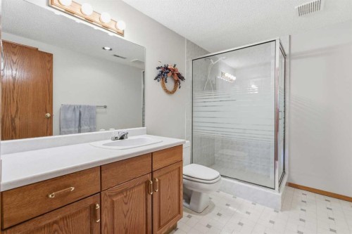 531 Sierra Morena Court Sw, Calgary, AB - Indoor Photo Showing Bathroom