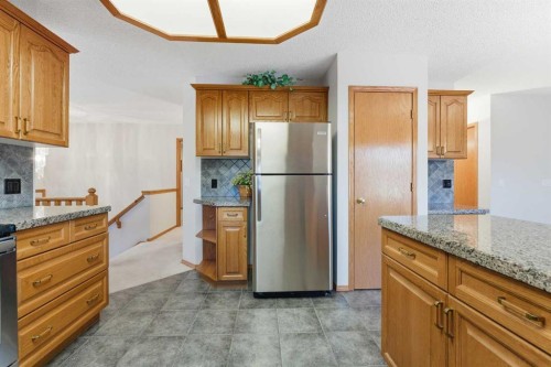 531 Sierra Morena Court Sw, Calgary, AB - Indoor Photo Showing Kitchen